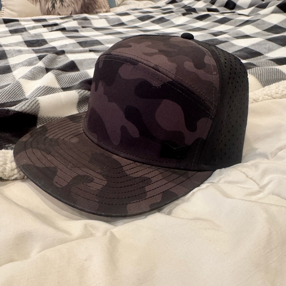 Melin men’s black camo hat